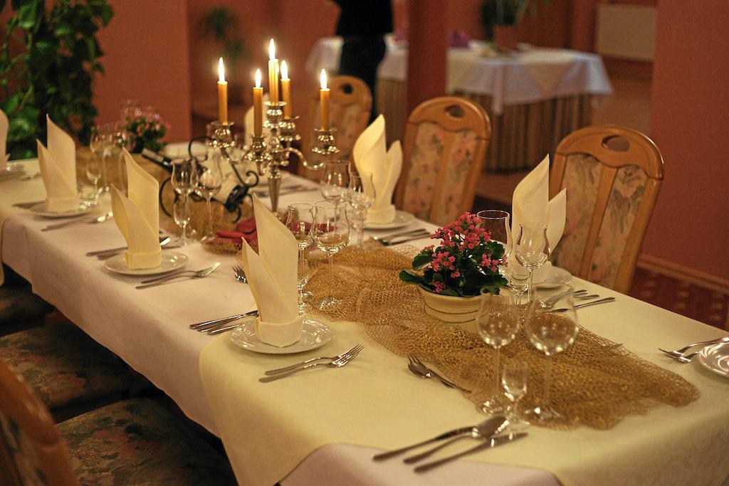 Hotel Grodzki Познан Екстериор снимка