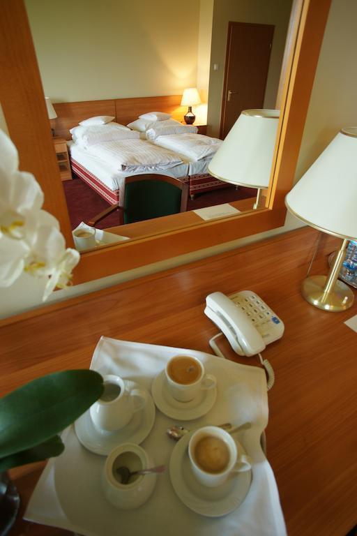 Hotel Grodzki Познан Екстериор снимка
